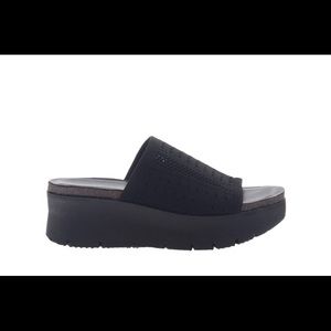 OTBT Gravity Wedge Sandal in Black.